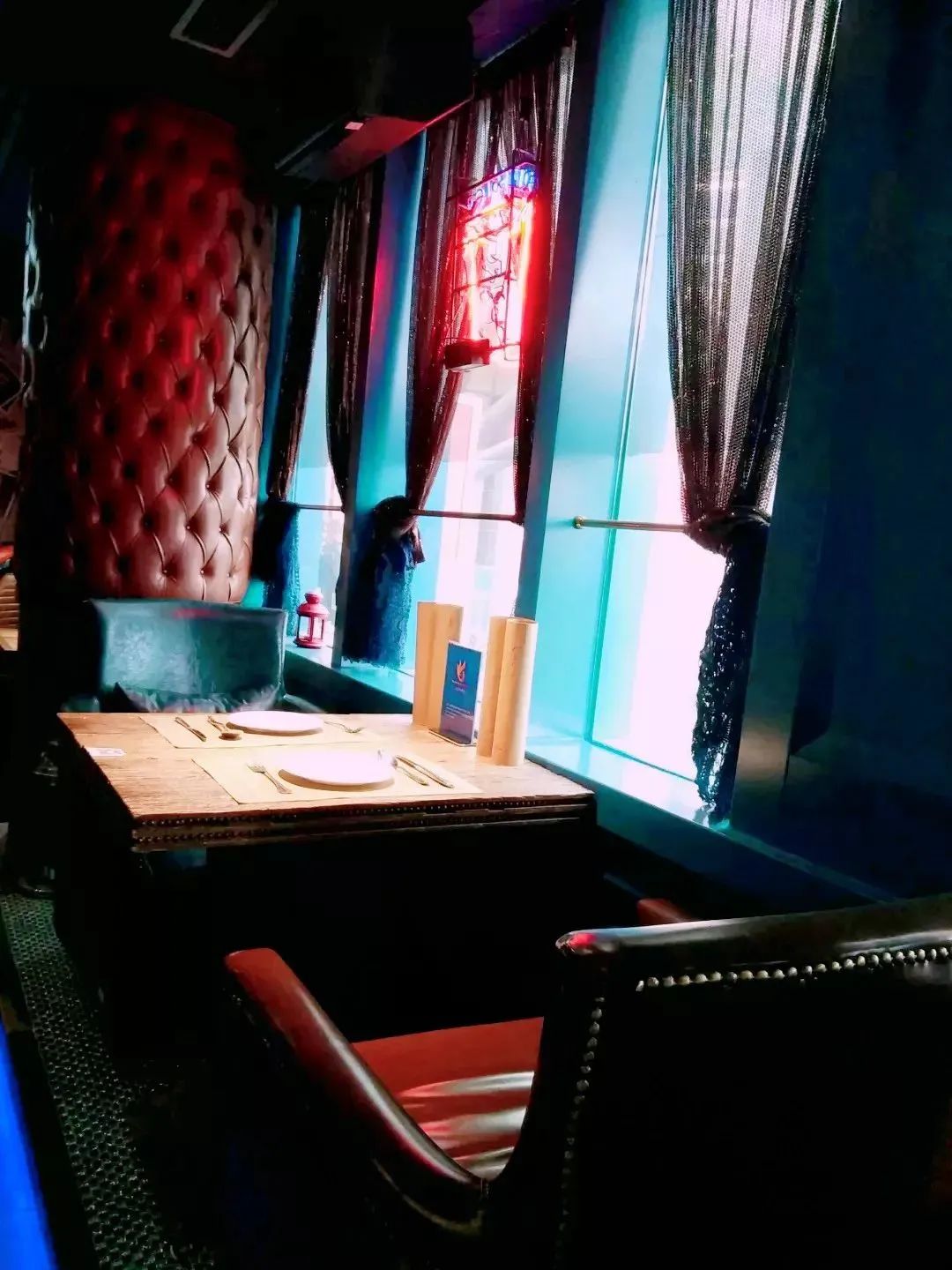 元旦通用!【24K法国海鲜吧】仅128元即享门市价554元的【双人套餐】沙拉+澳洲菲力牛排+澳洲西冷牛排+披萨+汤品+小吃......环境超有格调~新年约会之选~