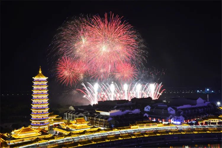 【元旦春节皆可预约】499元起打卡【龙之梦动物世界大酒店】!双旦特惠来袭!动物主题房1晚+双人自助早餐+双人动物世界步行区门票(含免费车行区小火车)+双人图影湿地门票,免费观赏35000平太湖水舞秀!