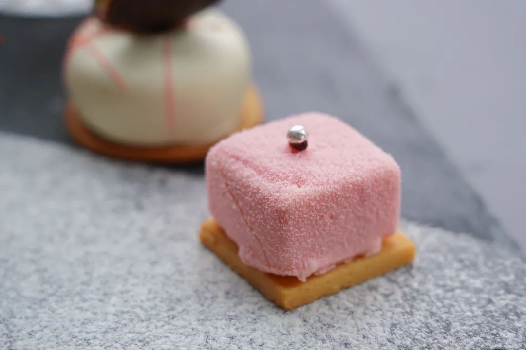 ¥298/2位--47层网红天际餐吧俯瞰魔都!环球港凯悦重磅推出肉食狂欢!澳洲和牛、烤羊排、人气甜品...还含2杯酒水任选!