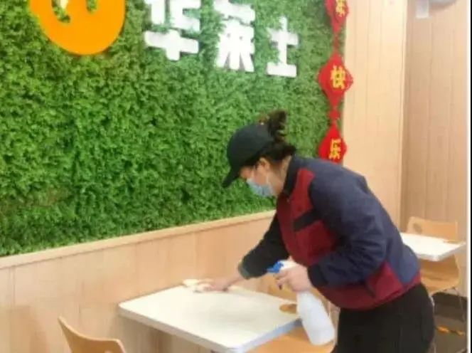 微信图片_20200622154335.jpg 【新春钜惠来袭~春节通用不限购】【天津&唐山&秦皇岛等132家店通用●无需预约】仅29.8元抢【华莱士新春套餐】主食三选二:鸡排堡、田园香蔬堡、鸡肉卷 +小食三选二:元气鸡排、黑椒鸡块、小薯条 +2杯中可乐