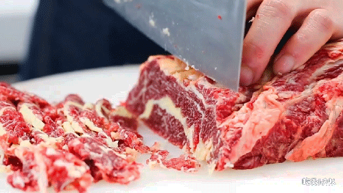 免预约,春节可用【万达广场&牪犇·潮汕鲜牛肉火锅】薅羊毛~仅68元/118元享超值套餐:牛骨锅底+吊龙+牛百叶+贡丸+蟹肉棒+特色本地鸡+牛杂拼盘+牛肉丸……还有超多可口素菜,等你来袭 ~