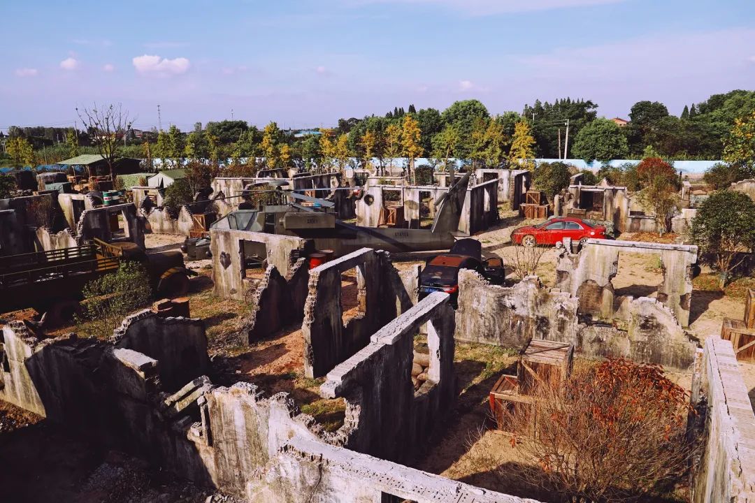 【真人吃鸡】35元起体验南京超真实真人吃鸡游戏【有座岛真人吃鸡】47000平米超大场地,1:1还原吃鸡游戏场景,5大主题畅玩:码头G港、原始森林 靶场、废墟、军营重地,更有专业团队提供团建、军训等服务,野炊、宿营等你来玩~