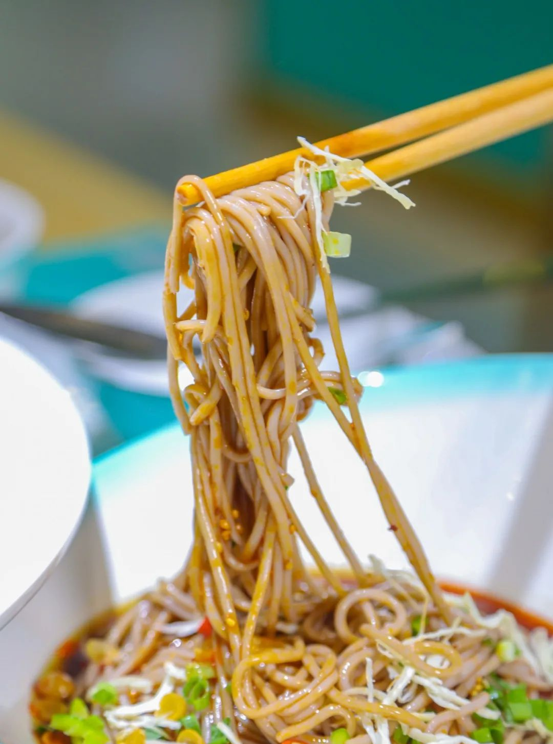 【应广大美食家的需求,再加推一波 | 周中无需预约,周末需提前一天预约】风靡沪上的「溪雨观酸菜鱼」精致手工酸菜鱼来了!【大华虎城店】仅108元抢特惠4人餐,酸菜鱼/青花椒鱼3斤+三黄鸡+鸡丝荞面···凭借一条鱼,圈粉无数,堪称酸菜鱼界的扛把子!
