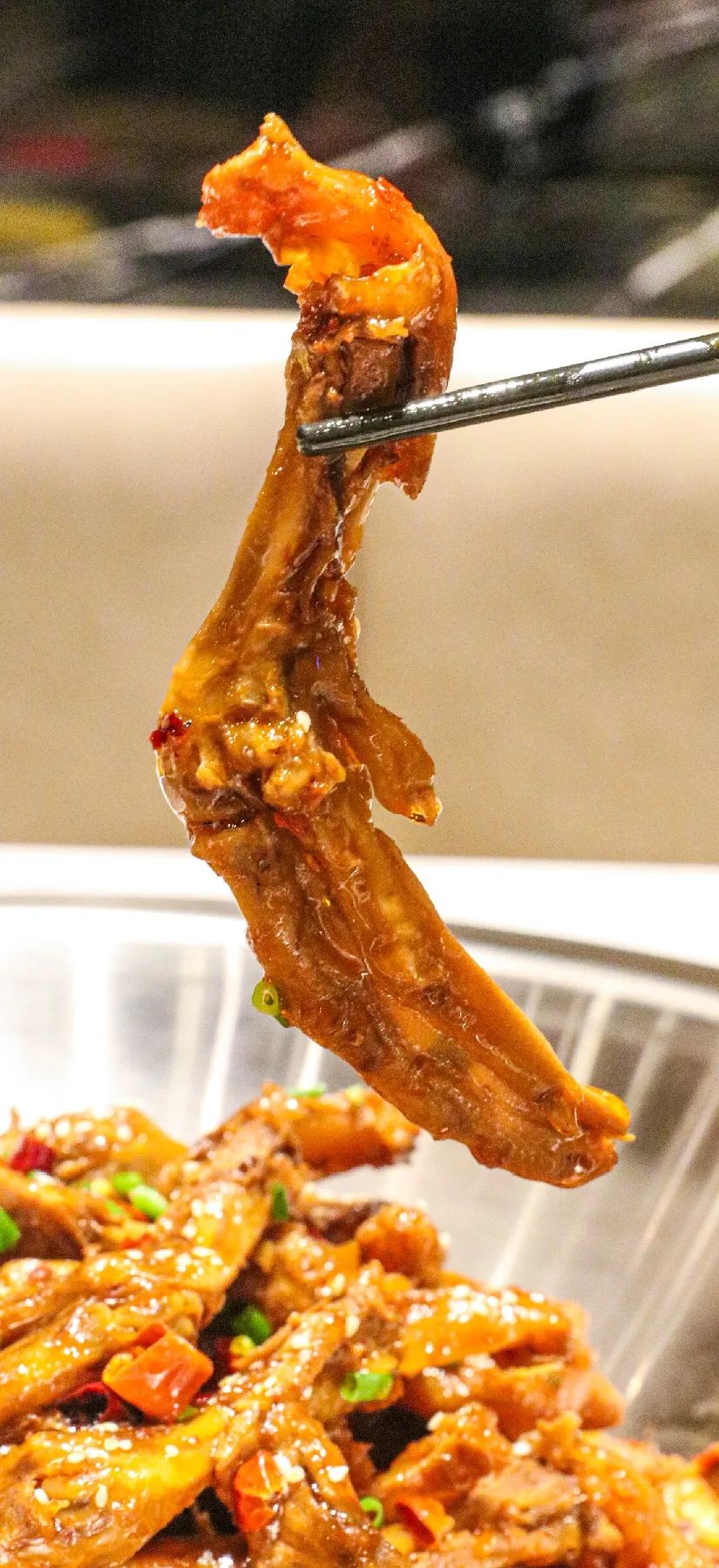 【保利MAll】卤味干锅新势力,一家专门做鸭的餐厅!49.9元抢【萌鸭爪爪卤味干锅】超值套餐,鸭爪鸭翅干锅+玉米肠+鱼丸+千张+娃娃菜+...香辣软糯的口感,征服了无数吃货!