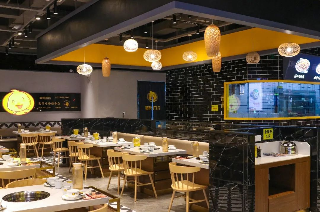 【保利MAll】卤味干锅新势力,一家专门做鸭的餐厅!49.9元抢【萌鸭爪爪卤味干锅】超值套餐,鸭爪鸭翅干锅+玉米肠+鱼丸+千张+娃娃菜+...香辣软糯的口感,征服了无数吃货!