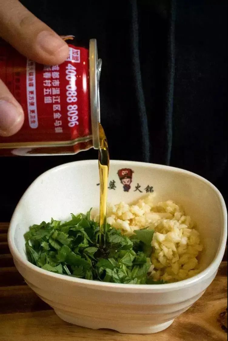【正宗川味丨七婆串串香】成都老味道!仅39.9元抢购【双人餐】串串荤素不限88根+鸳鸯锅底+料碗····这家串串的味道没输过!冲就完事了!上百种菜品,任你选~~