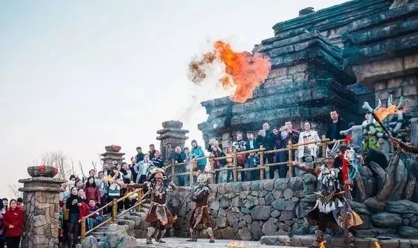 【千千春节特惠】家庭出游好去处!【春节通用·茅山东方盐湖城】仅79元抢购门市价150元全天成人票,【闯】江湖奇市,【玩】吉火狂欢,【赏】烟花大秀,【吃】团圆家宴…,吃好喝好还能嗨好!