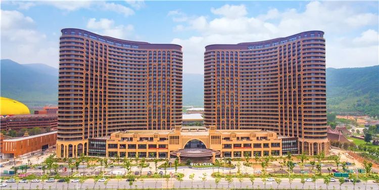 【元旦春节皆可预约】499元起打卡【龙之梦动物世界大酒店】!双旦特惠来袭!动物主题房1晚+双人自助早餐+双人动物世界步行区门票(含免费车行区小火车)+双人图影湿地门票,免费观赏35000平太湖水舞秀!