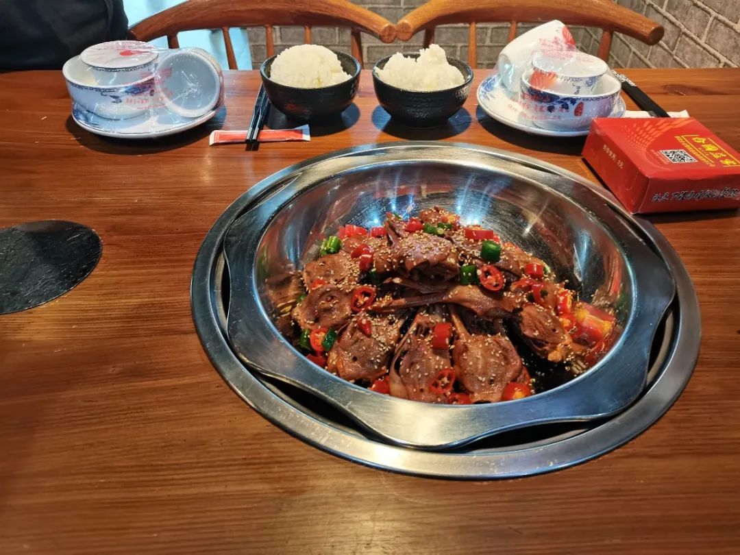 13_微信图片_20210322135310.jpg 【赛罕区·无需预约·鸡兔同笼干锅】49.9元享门市价138元超值2-3人套餐【干锅辣鸭头或干吃鸡(2选1)】分量十足,味道鲜美,口感细腻,等你来打卡舌尖美味~
