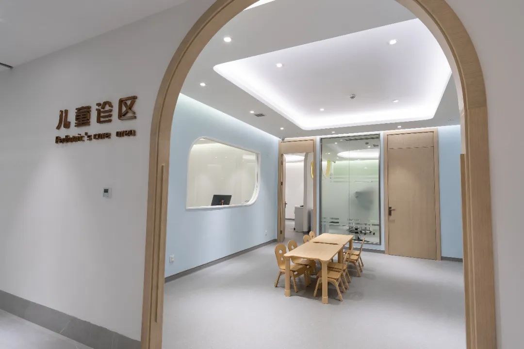 【三店通用·萧山口腔】快给你的牙齿做个美容吧~现39.9元起抢购门市价760起杭州萧山牙科医院套餐~牙齿变白变干净,你变美变健康,限量抢购,手慢无