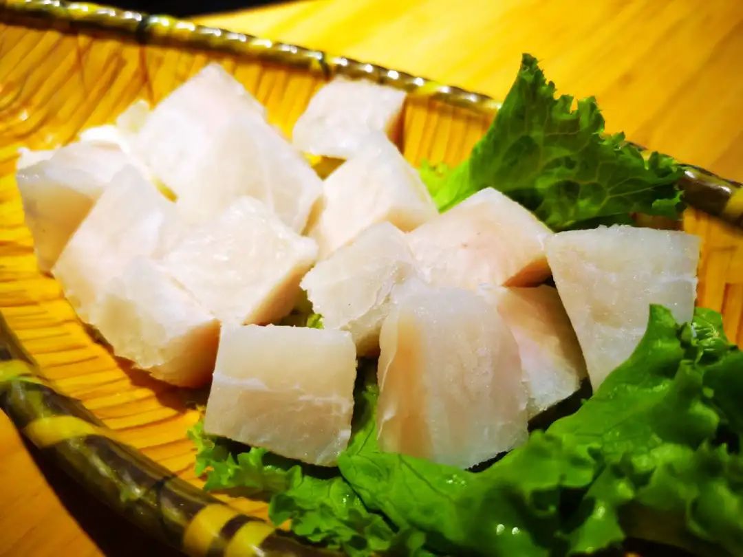 【中贸广场·川派老火锅·味蜀吾火锅】吃【6荤6素+蘸料+鸳鸯锅】,仅99元抢门市价324元超大分量3-4人餐。味源巴渝,生于蓉城,香入九州。超多美食任你享。鸳鸯锅+料碗2份+饮料1壶+纸巾1包+精品肥牛1份+羊肉卷1份+乌鸡片1份···