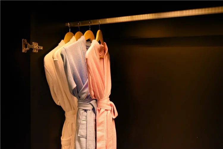 【元旦春节皆可预约】499元起打卡【龙之梦动物世界大酒店】!双旦特惠来袭!动物主题房1晚+双人自助早餐+双人动物世界步行区门票(含免费车行区小火车)+双人图影湿地门票,免费观赏35000平太湖水舞秀!