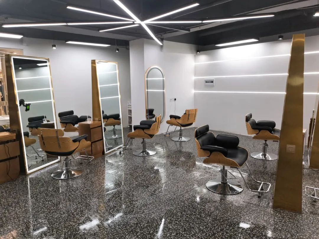南丽湖3.jpg 最新套餐冰点价~0客诉【八一馆地铁口~F•STYLE造型】仅98元抢门市价666元超值烫染套餐~含染烫拉三选一+护理一次+洗剪吹一次