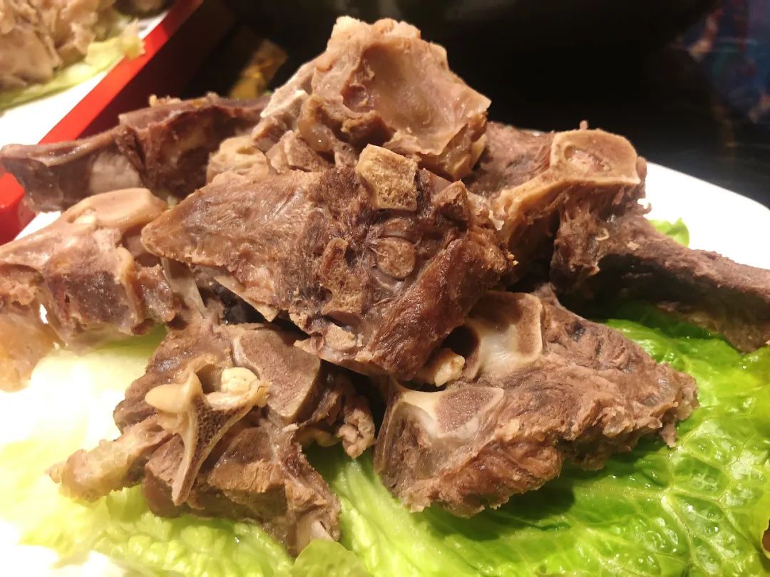 火爆加推!【莲塘/九龙湖2店通用•元旦节假日通用•烤全羊&羊蝎子】69.9元/398元/668元抢186元/898元/1518元的羊蝎子火锅/烤全羊半只/整只套餐!【正是吃羊好时节】羊蝎子2斤、半只烤全羊毛重约16斤、整只烤全羊毛重约32斤……肉食爱好者的天堂~