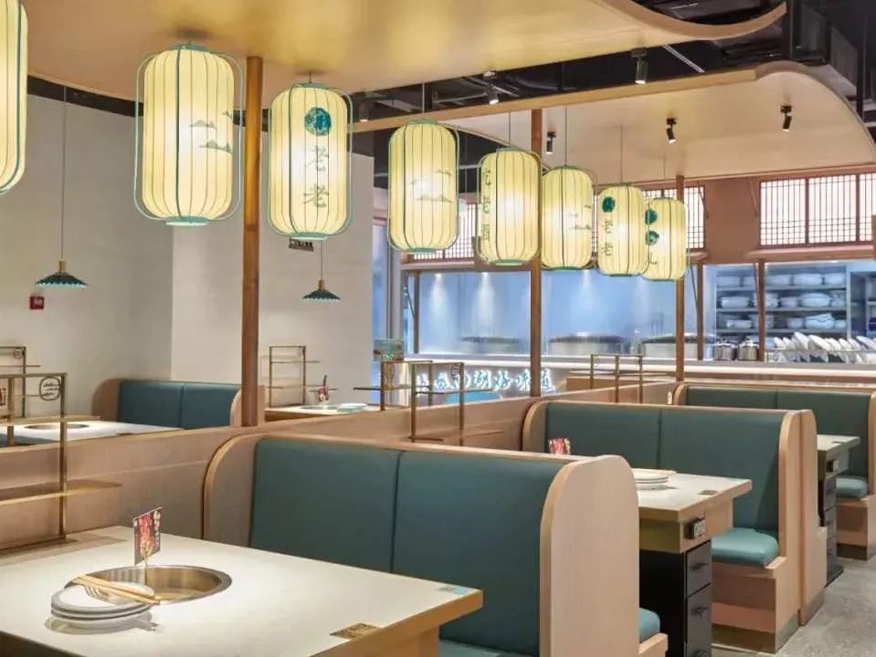 环境图3.jpg 【新店开业·拱墅万达·同人广场双店同庆·杭锅儿筒骨砂锅】隐逸西湖好味道!快来打卡浙江地区本土人气火锅!现仅139元可享杭锅儿超值筒骨砂锅3~4人餐,筒骨砂锅(中锅),谷饲滑牛肉,招牌虾滑,皇冠黑猪梅花肉,厚脸皮,老油条,生菜,白萝卜,金桔柠檬百香果!丰富菜品,开启你的冬日火锅盛宴!