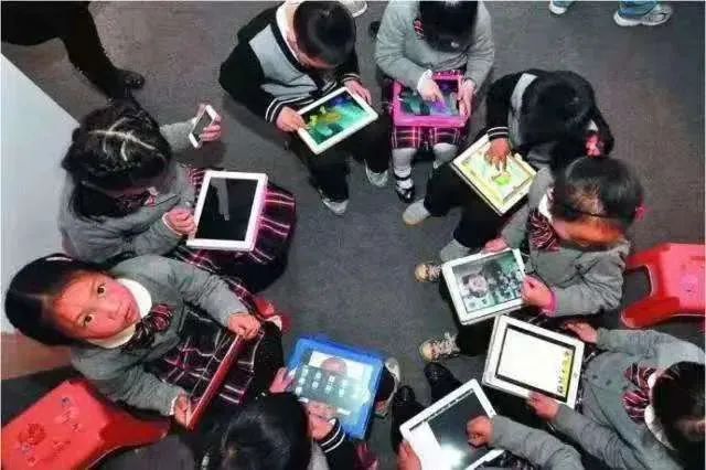 17_webwxgetmsgimgDGLQON9U.jpg 【九店通用丨目中明视力养护丨提前电话预约】缓解疲惫,给眼睛做个SPA! 19.9元享目中明视力养护套餐~ 国际标准测视力4次+眼部热敷4次(促进血液循环)+中医眼部经络穴位按摩10分钟(4次)+ 眼部能量液补充20分钟(4次)+砭石疏通头部经络(4次)+颈部淋巴排毒(4次)+眼周清洁(4次)+ 赠送小礼品一份