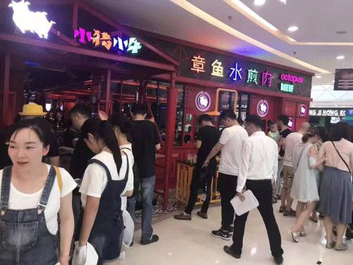 【国购广场套餐升级无需预约】 小猪小牛仅89元抢278元超值套餐!大虾1份,黑牛牛五花1份,培根1份,乌鸡卷1份,伊比利亚猪梅肉1份,黑牛牛胸口1份,蔬菌组合1份,PIG沙拉1份,玉米布丁酥1份,布丁2-3份,营养蟹子饭1份,精美小食1份......超多菜品,等你来享!!!