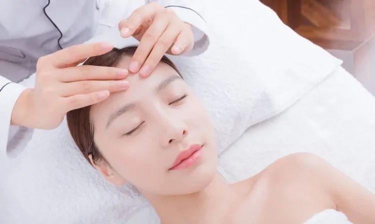 【SM广场、天湖美镇2店通用】温阳补气,面部美容美肤,秋冬保养小妙招已到位!现69.9元抢约120分钟【锦艾堂单人套餐】,面部韩式三层清洁、面部纳米细胞水疗、面部五脏排毒、药艾熏蒸 、 面部艾灸....