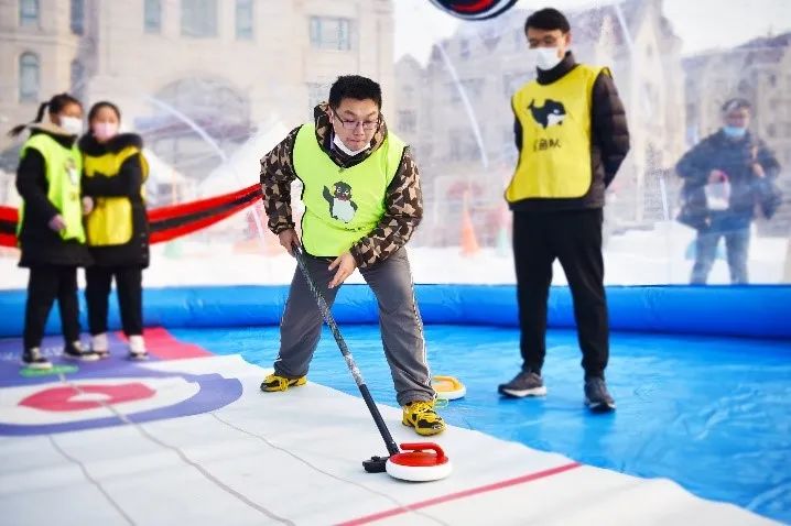 【无需预约~天津人家门口的滑雪场】仅99元抢门市价120元的【冰雪节套餐】天津海昌极地海洋公园滑雪场场内8大滑雪项目通玩(极地动物大合集、七彩雪道、疯狂飞碟、超级碗、阿里巴巴大探宝、迷你摩托、雪地飞车、平衡车)等~【天津海昌极地冰雪节 ,承包剩余冬天里的欢乐与惊喜 ,生活中感受不到的欢声笑语 ,极地冰雪节给你!】周末节假日通用不加价
