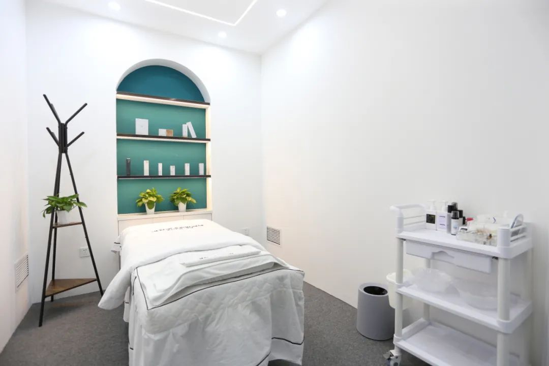 【银泰中心&华润万象城两店通用|KeCare科颜皮肤管理中心】冬季护肤必买!大众点评高分商家!39.9元抢三重清洁·控油祛黑头套餐/巨补水·招牌玻尿酸定制补水套餐2选1~