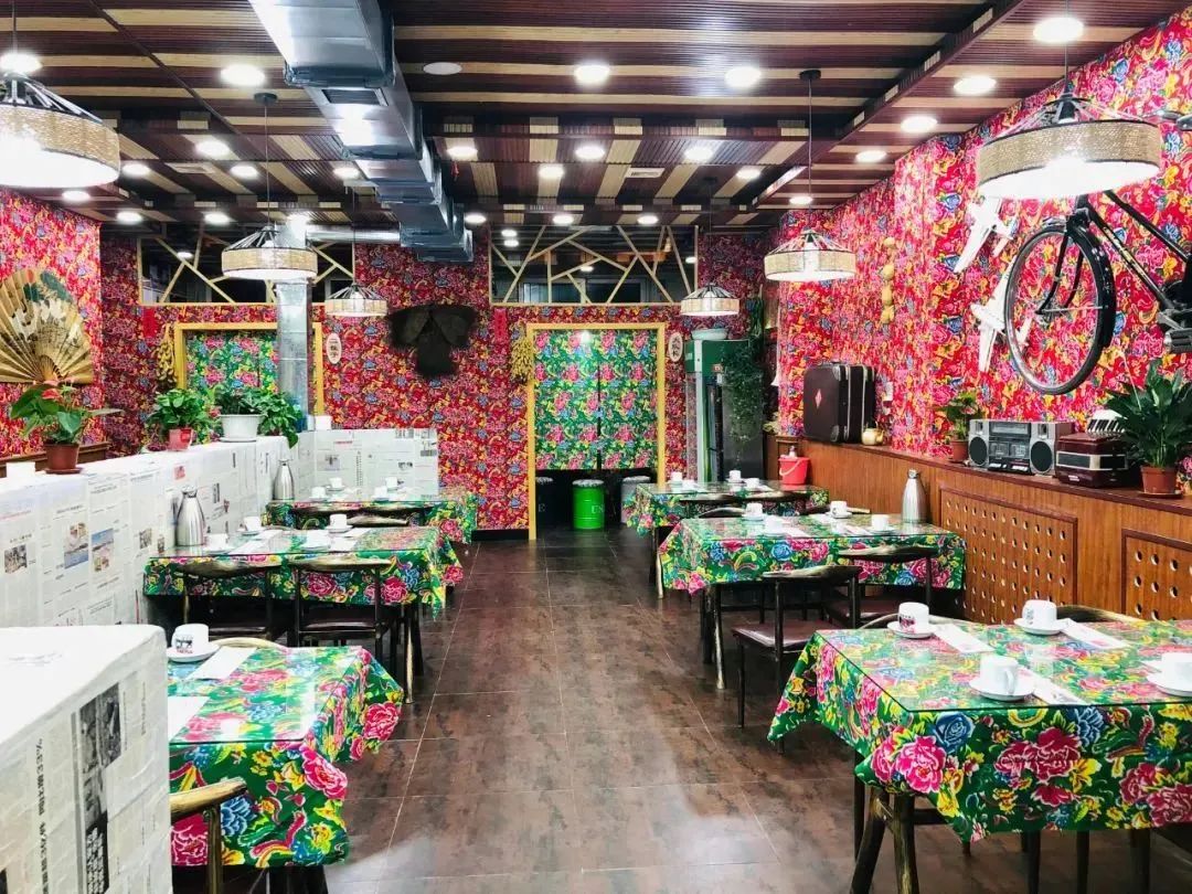 【窑阿婆民间坑烤·三店通用】特色美食,风味十足!土窑美味限时钜惠,仅99元抢门市价286元超值套餐:大鹅一只(约6斤),鸡手一份,麻辣鸡肝, 麻婆面筋,土豆2个,地瓜2个,自制皮冻...超多菜品,吃到扶墙!