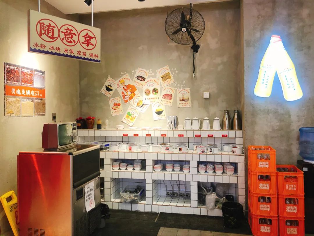 【滨江区新月路 无需预约 老电房盅盅火锅】吃货请就位!19.9元起可享3-4人超值套餐,排队也要去打卡,穿回80年代热辣开涮!