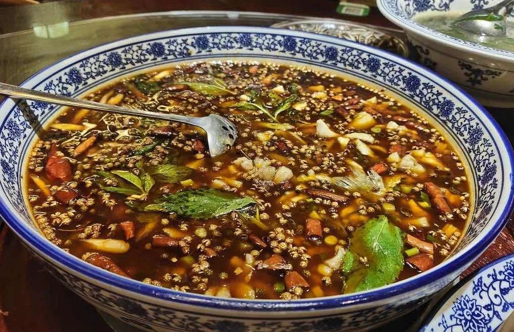 【黄泥磅】中国太平洋承保菜品,特殊时期也要吃得放心吃得安心!现299元/499元抢【佳俭诚厨8-9人套餐】,功夫黄牛肉 、特色馋嘴蛙、糯米香酥鸭、江津尖椒鸡、粉蒸笼上笼、椒麻乌鱼花等聚餐硬菜应有尽有....地道江湖菜道道都是精品,年底聚餐、春节团圆首选ta!