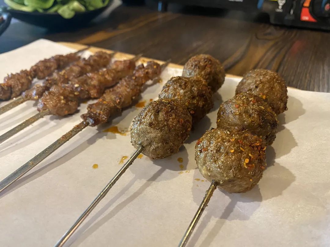 【无需预约•叁拾小烧烤BBQ】仅99元抢超值3~4人套餐,养生火锅烧烤宴,滋补人参鸡火锅+羊肉烧烤+潮汕手打牛肉丸烧烤+……