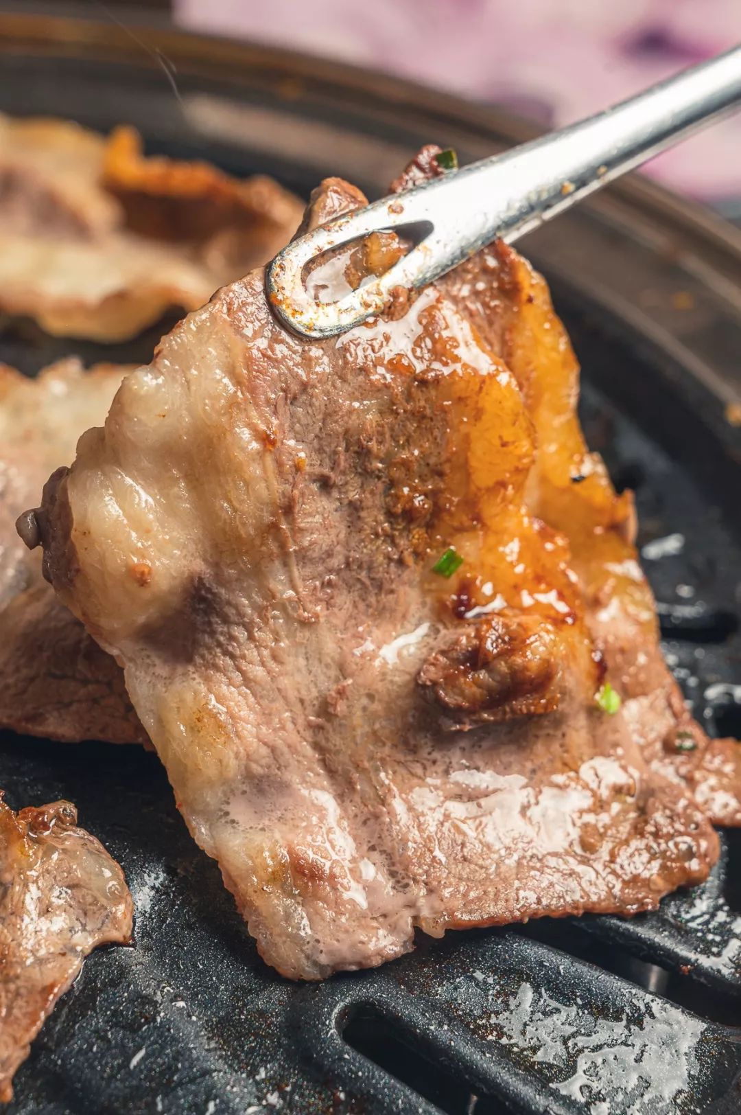 【中山路百盛~明洞•王妃家炭火和牛烤肉】福利来袭!限时128元抢门市价348元精品3人套餐,来自韩国的正宗韩式果木碳火烤肉!沙拉鸡腿肉.韩式炸鸡.石锅拌饭...这才是吃货最爱的味道