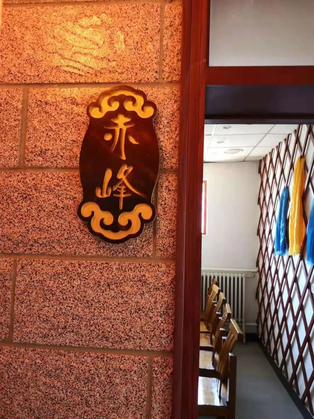 【昌平】肉要大口吃才够满足,仅99元抢【欢乐牧人•蒙古炭烤大营】超值炭烤羊腿,酥烂醇香,正宗内蒙古风味,让您体验不同的美味。