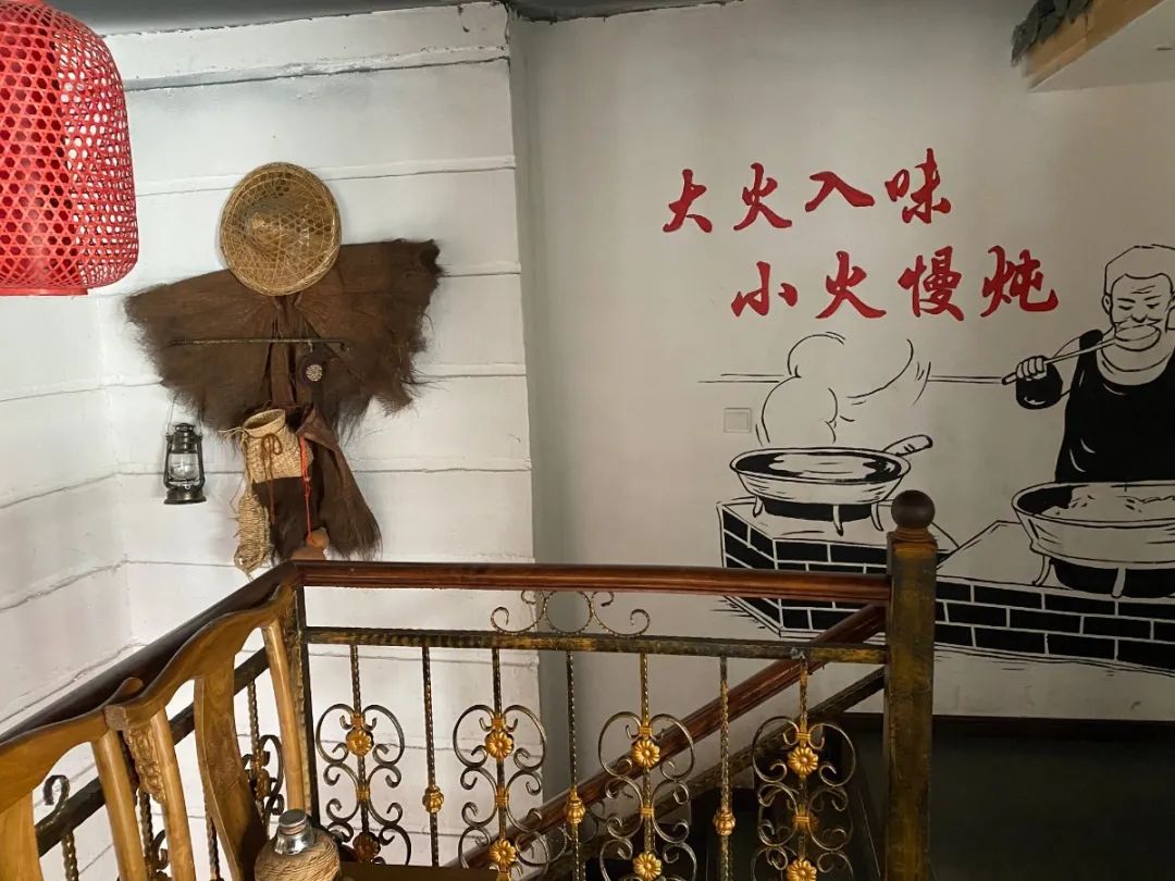 59f232330e15eeaf91584cb971566e6.jpg 【无需预约~周末节假日通用~经开区南天阳光爷爷的土钵菜】79元抢购价值189元2-3人餐,红烧大鸡脚+荔浦有机香芋+香辣小黄鱼+油淋小青菜+米饭一桶,超多美味来袭,唤醒你的食欲!