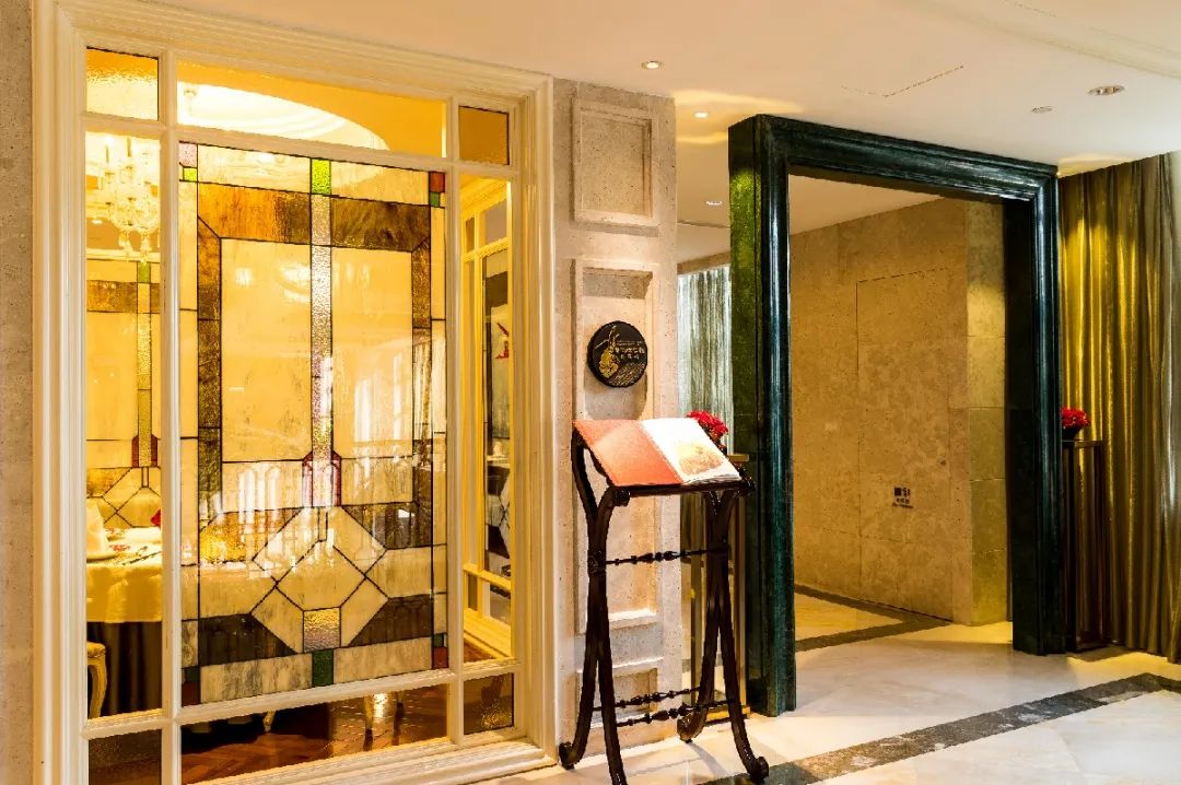 【春节不加价】W酒店旁藏着一家宝藏酒店!599元抢【上海外滩浦华大酒店】标准房度假套餐!景观电梯,琉璃天顶,星空泳池,霸榜米其林…