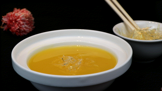 【应广大粉丝要求,现加推一波 | 金茂大厦 · 陆家嘴 · 眺望东方明珠塔】占据黄金C位的宫廷式餐厅!仅588元抢【悦泰环球美食】精致4人餐,北京烤鸭、芝士明虾、清蒸鲥鱼、生煎牛仔骨、黄焖鱼翅、脆皮咸鸡、爽脆蚌仔、葱油双笋、黄桥烧饼···吃一次够你炫一年,钱包也不喊救命!精致的格调和美味的食物,便是这家餐厅的代名词!