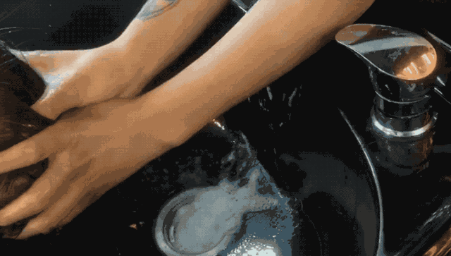微信图片_20200616152838.gif 【呈贡吾悦广场▪好看的皮囊千篇一律 ,拥有一个与众不同的造型才是万里挑一】仅9.9元/99元抢门市价61元/368元的【漂亮百分百】洗剪吹/精洗+精剪+吹+烫染2选1套餐【快到漂亮百分百来 ,找到zui适合你的发型,开启美丽人生新篇章吧~】