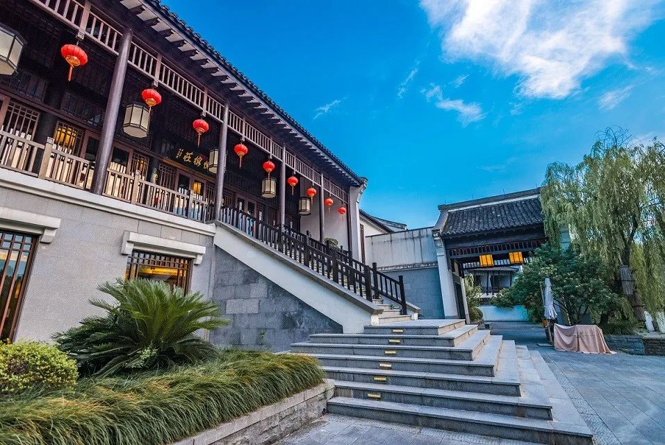 【春节可用丨国际度假村西溪悦榕庄自助餐|超长使用期】限时特价仅228/428元享价值348/870元【西溪悦榕庄湖光阁单人/双人自助晚餐】独享西溪无敌核心美景!海量吃食无限量畅吃!