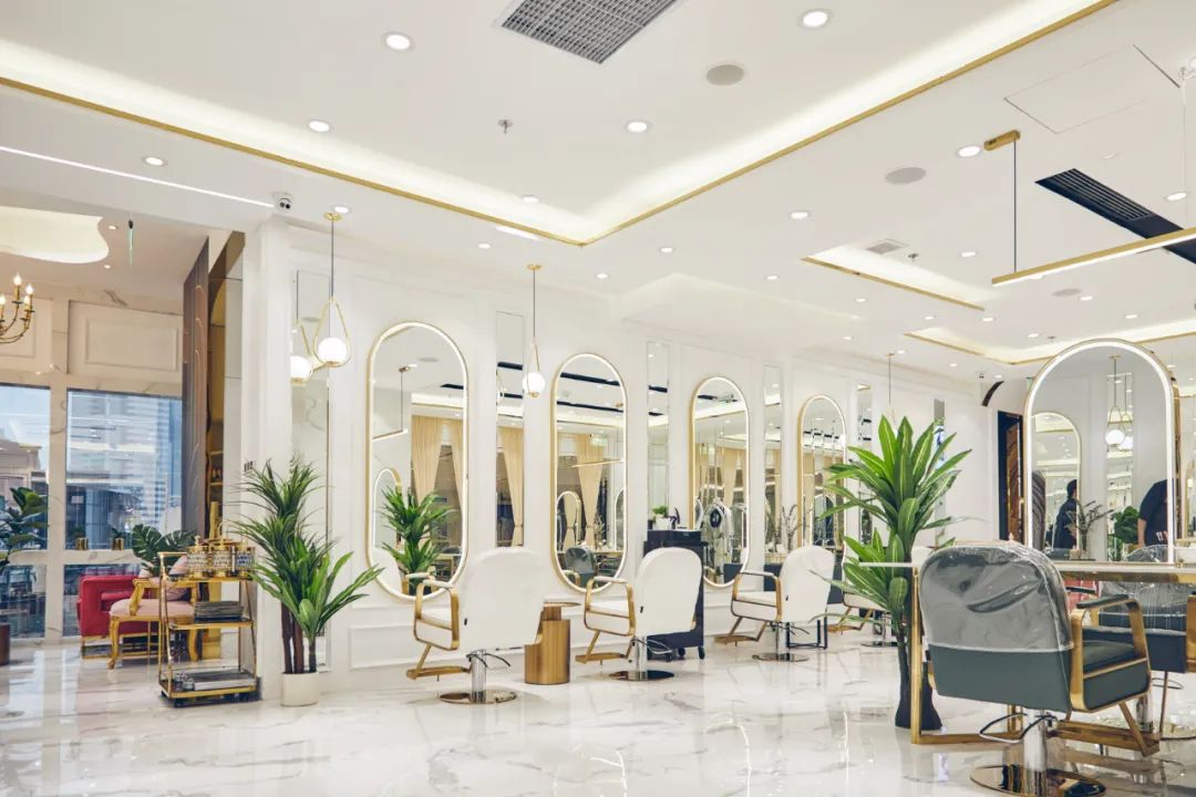 微信图片_20191202171936.jpg 【三店联动 · INS SALON】点评美团热门榜美发!品质优选/黄金地段/奢华环境!仅需238元限时抢购门市价2058元『INS印斯造型』烫/染(2选1)+护理套餐!前卫与时尚的设计理念+国际化一线美学标准,引领时尚之风+地理位置优越,交通便利!快来进行一场华丽的“蜕变”,让世界从头认识你~