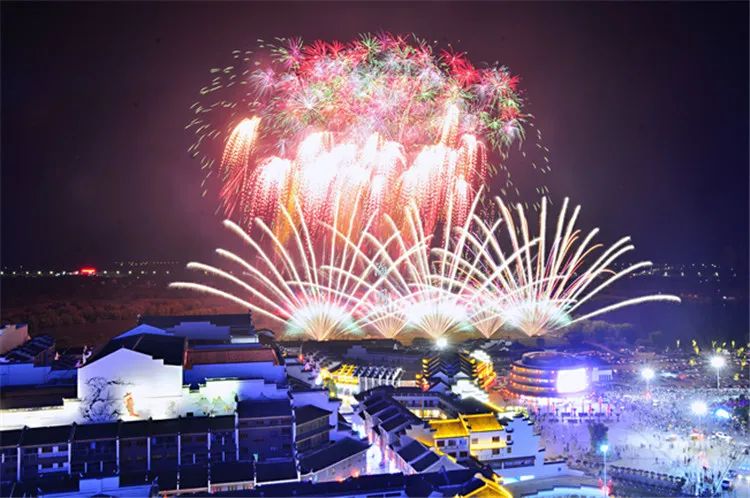 【元旦春节皆可预约】499元起打卡【龙之梦动物世界大酒店】!双旦特惠来袭!动物主题房1晚+双人自助早餐+双人动物世界步行区门票(含免费车行区小火车)+双人图影湿地门票,免费观赏35000平太湖水舞秀!