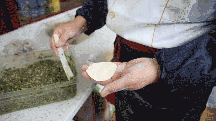 【无需预约·欧亚汇集6F | 春园饺子王】家的味道~鲜嫩多汁饺子吃过瘾~36.8/59.9元「饺子2人/4人餐」=酸菜粉条蒸饺12个/猪肉白菜/猪肉芹菜水饺15个/圆葱干豆腐丝一份/黑醋土豆丝/金丝卷/油捞小鱼花生米/茶水、饺子汤