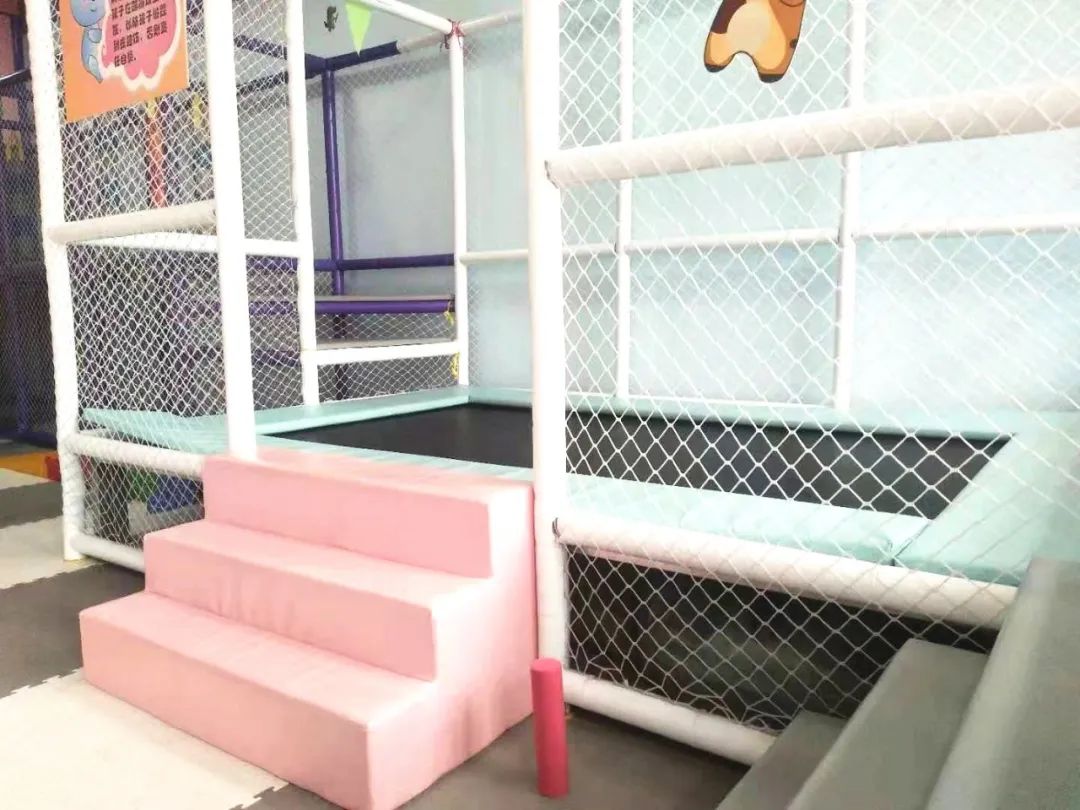 【清镇市·观清路广大城·节假通用·无需预约·考拉儿童乐园】溜娃“圣地”来啦!仅需9.9元抢购一大一小全天畅玩全票(限前100份),19.9元抢购一大一小全天畅玩全票,游乐设施丰富,让孩子放心撒欢!
