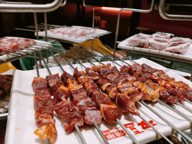 元旦通用!BBQ烤串自助【双喜烤串】仅88元即享门市价574.3元的【单人自助】超多花式烤串无限量畅吃~种类丰富,菜品质量高~环境超有格调~新年聚会之优选