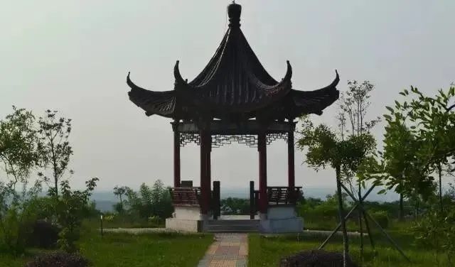 微信图片_20200716164654.jpg 【千千春节专享特惠 南京平山荣逸独栋别墅】1888元享三室独栋别墅6人套餐,2488元享四室独栋别墅8人套餐,2988元享五室独栋别墅10人套餐,精品别墅房+平山森林公园门票+自助早餐,悠然惬意好生活,圆你新年“墅”愿、阖家团圆梦!