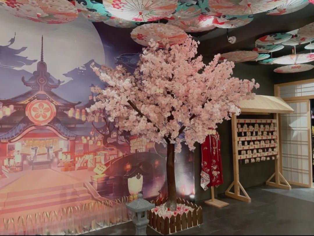 戏精请注意,19.9元抢【盏星神颂·剧本杀推理沉浸剧场】单人门票,《不归》《执伞》《恐山大祭》……开启一场刺激的解谜之旅吧!