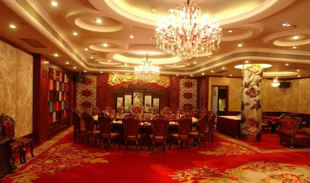 【即买即用~名人金源大酒楼桃苑店~清明节假期周末通用】南昌20年老牌酒楼!168元抢价值468元4人小聚套餐,588元抢价值1212元10人团聚套餐,北京烤鸭1只、蒜蓉粉丝大连鲍(10只)、红焖大甲鱼(3.5斤左右)、多宝鱼(1.3斤)、黑椒牛仔骨、板栗焖猪尾、蒜蓉粉丝开边虾、小炒黄牛肉、深海鱼尾···包含餐位费,超亲民的价格享受殿堂级别的高品质中餐!