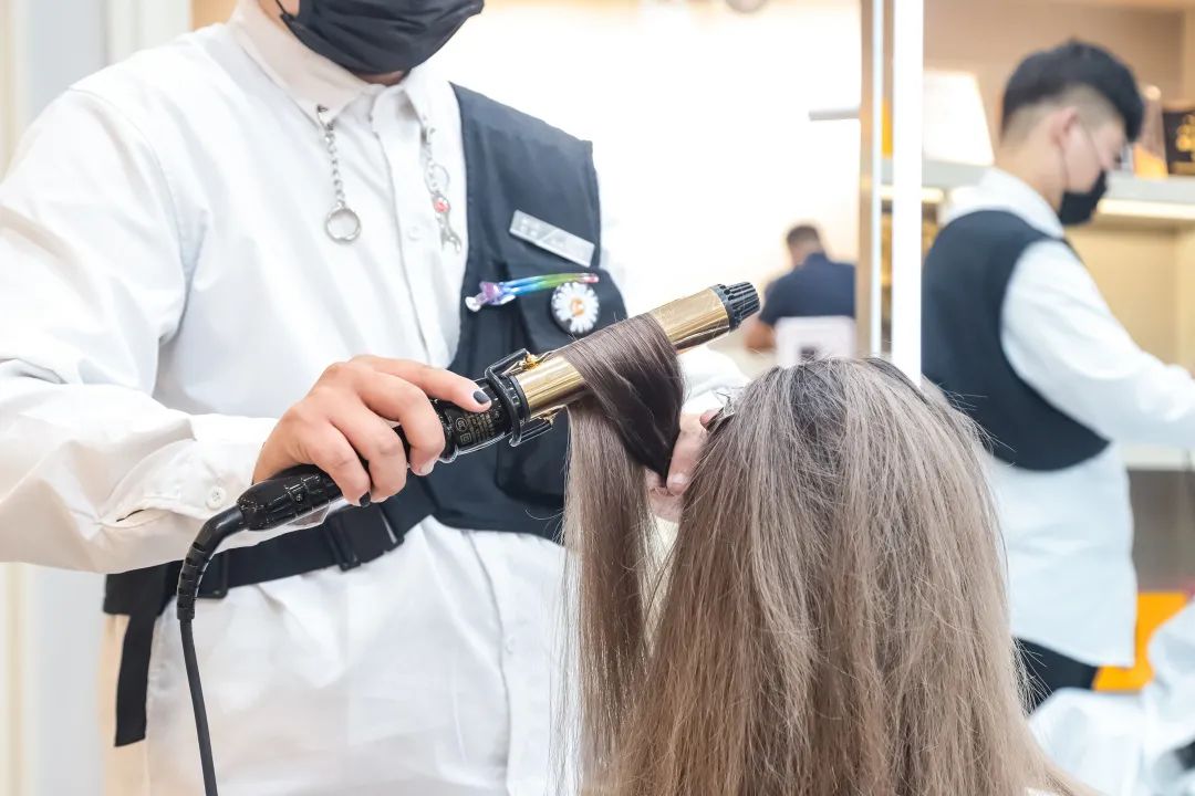【南开新世界|巴柏明星体验馆】仅28.8元抢门市价288元套餐!洗剪吹3次或纯色美甲两次!
