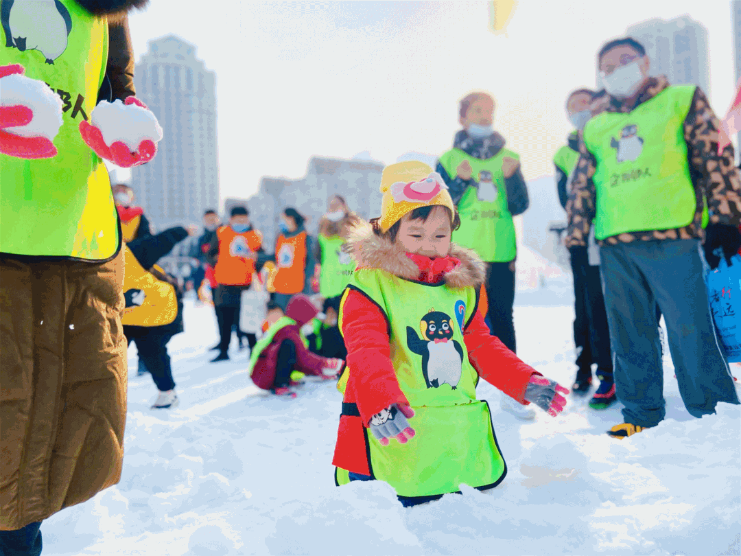 【无需预约~天津人家门口的滑雪场】仅99元抢门市价120元的【冰雪节套餐】天津海昌极地海洋公园滑雪场场内8大滑雪项目通玩(极地动物大合集、七彩雪道、疯狂飞碟、超级碗、阿里巴巴大探宝、迷你摩托、雪地飞车、平衡车)等~【天津海昌极地冰雪节 ,承包剩余冬天里的欢乐与惊喜 ,生活中感受不到的欢声笑语 ,极地冰雪节给你!】周末节假日通用不加价