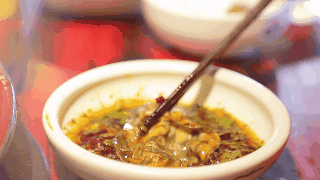 640-6.gif 【周一到周四无需预约 | 坐标武林店】6荤3素的火锅绝对是冬日必备美食!仅149元享门市价313元【袁老四火锅3-4人餐】✔ 经典三味锅底(菌汤+骨汤+番茄+麻辣)4选3 ✔炫酷脆毛肚✔太阳肥牛✔爱心虾滑✔江湖乌鸡卷✔黄金蛋饺✔美好火腿肠✔网红钻石冰粉……