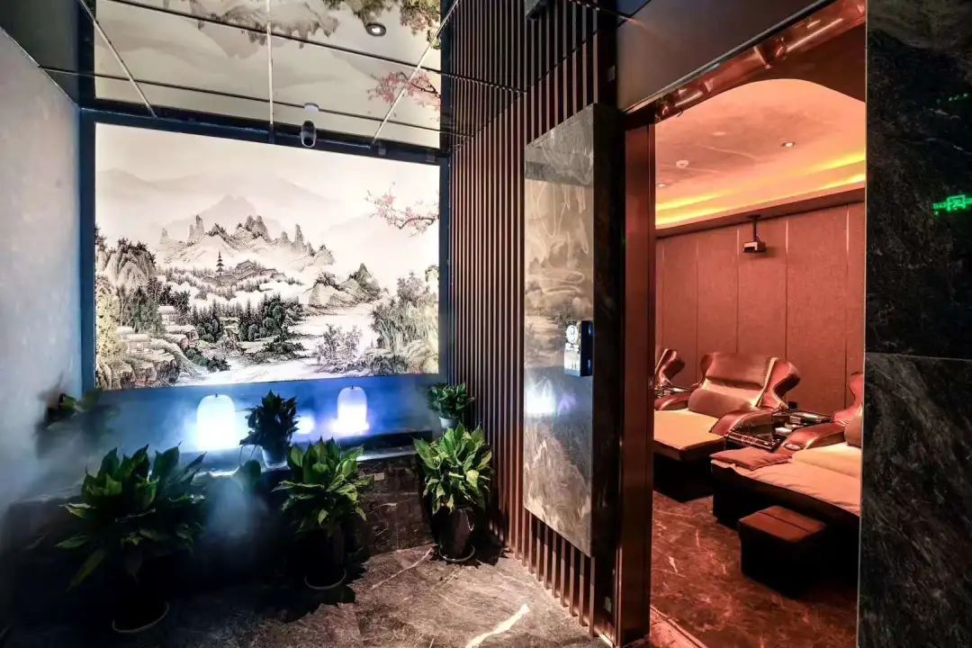 【火爆回归·无需预约 |梵宫足浴Spa】超大2000平空间,梦幻般网红高端网红打卡地!仅99元享A梵宫六脉足道原价199套餐,228元享B梵宫瑜伽沐足原价399套餐!KTV+影院+足浴+美味正餐应有尽有供你选择!肩颈、背部、手部、头部脚底按摩、颈腰盐包热敷!专业技师团队,超五星服务标准~