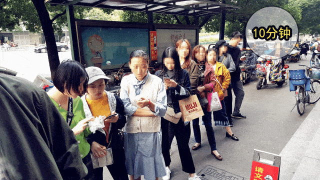 火爆加推!【2店通用|无需预约】网红发糕,你以为浪得虚名?【蔺轩发糕】堪称发糕一霸,掀起一股杭儿风,现在仅需9.9元享门市价20元发糕任选两盒,经典原味发糕、招牌桂花发糕、桃桃仙黄桃发糕、风味蔓越莓发糕、飘香核桃芝麻发糕、浓郁红糖发糕、小米鸡蛋糕... 开锅五分钟就卖光的杭州老餮,重度糯叽叽爱好者必吃!