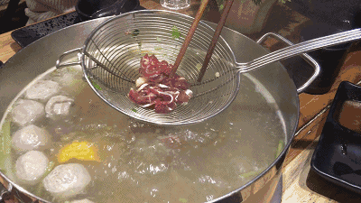 免预约,春节可用【万达广场&牪犇·潮汕鲜牛肉火锅】薅羊毛~仅68元/118元享超值套餐:牛骨锅底+吊龙+牛百叶+贡丸+蟹肉棒+特色本地鸡+牛杂拼盘+牛肉丸……还有超多可口素菜,等你来袭 ~