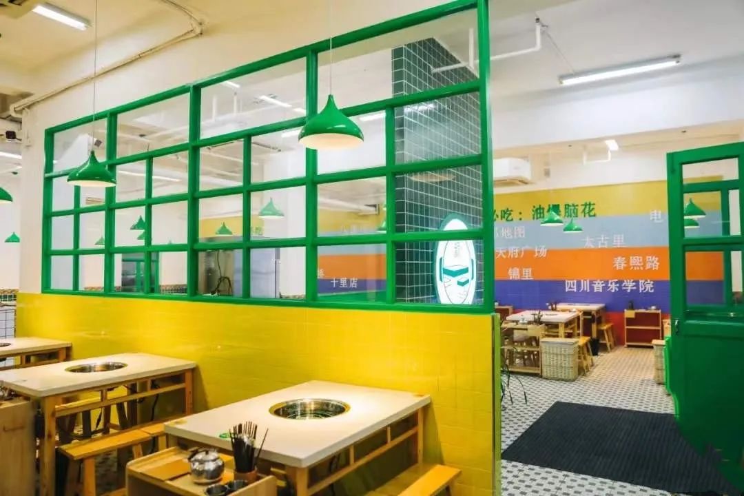 【三店通用|无需预约·平安夜元旦通用·2020年终温暖·全商场店丨颜路边摊火锅】【品牌大众点评2020杭州必吃榜】99元抢门市价303元3人豪华套餐!✔特级肥牛✔双椒牛肉✔活杀牛蛙✔养生乌鸡卷✔鲜虾滑✔龙虾球✔脆骨波波肠✔蟹肉棒......占据杭城多个榜单,时下网红店铺!